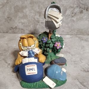 1993 Danbury Mint Garfield MAILMAN Figurine